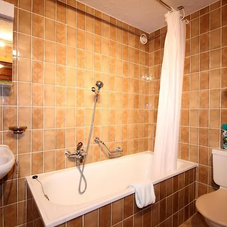 Everest N - Two For 4 Persons *